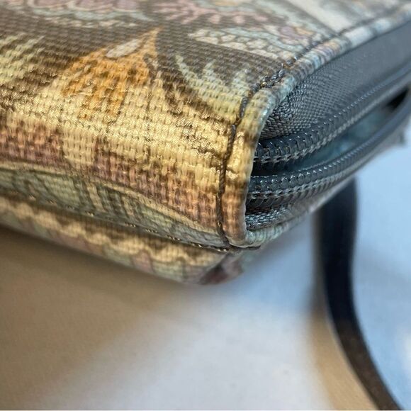 Sakroots smartphone crossbody wallet coated canvas pastel elephant - Picture 12 of 16